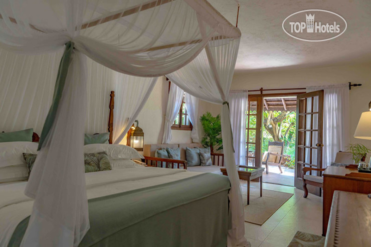 BREEZES BEACH CLUB & SPA