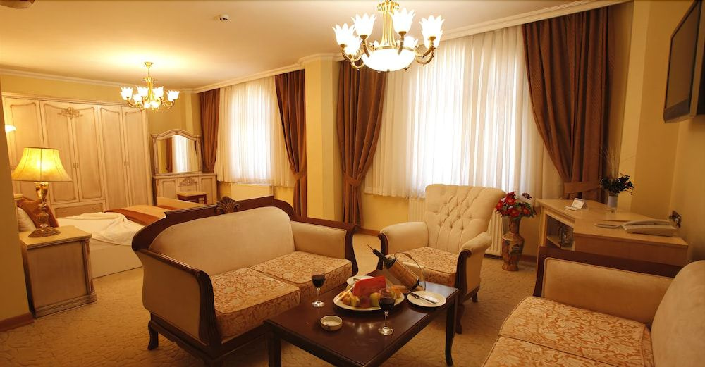 Black Tulip Hotel