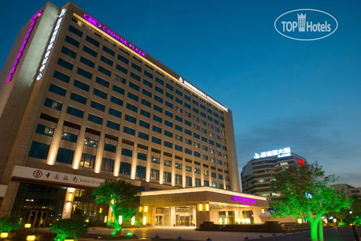 CROWNE PLAZA NOAH SQUARE