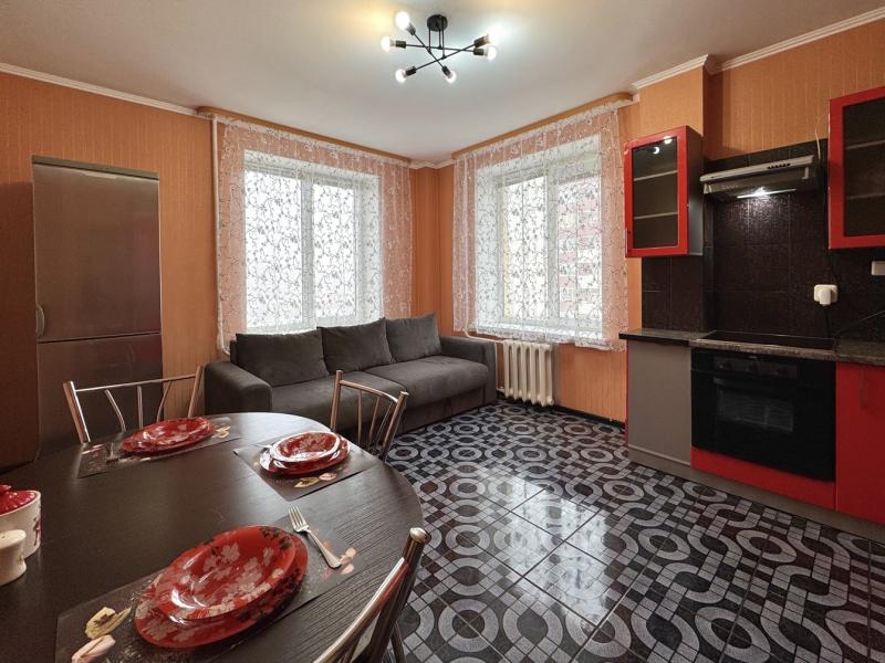 Квартира от компании Хоум Отель на Салмышской, 67/2 — фото 1