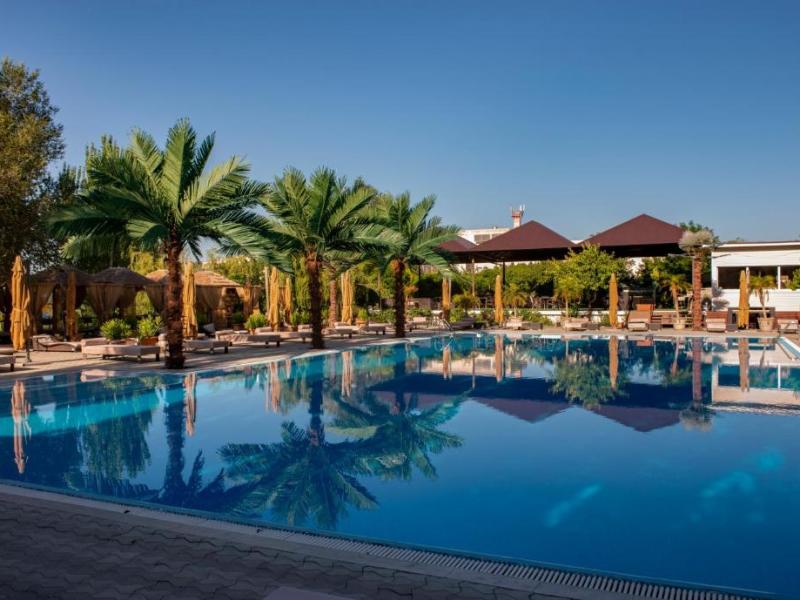 Cross Resort (Кросс Ресорт) — фото 1