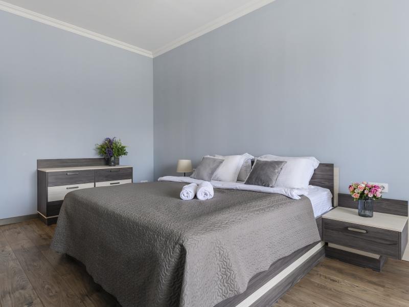 Almaty Apartments (Алматы Апартментс) на проспекте Аль-Фараби  9 блок 5Г — фото 1