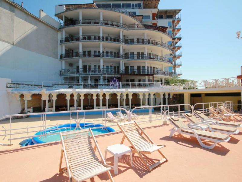 Yacht Club Yalta (Яхт-клуб Ялта)