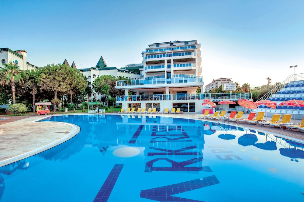 MC Beach Resort Hotel — фото 1