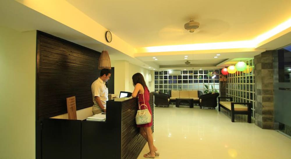 Super OYO 93765 Airport Kuta Bali Hotel — фото 4