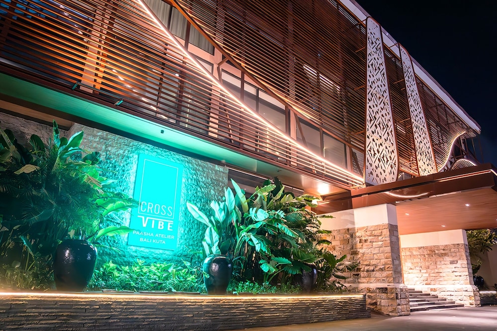 Cross Vibe Paasha Atelier Bali Kuta — фото 1