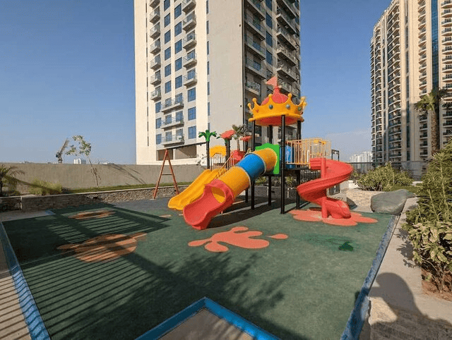 Stylish Studio Apartment at RMT Residence with Gym, Pool and Free Parking — фото 5
